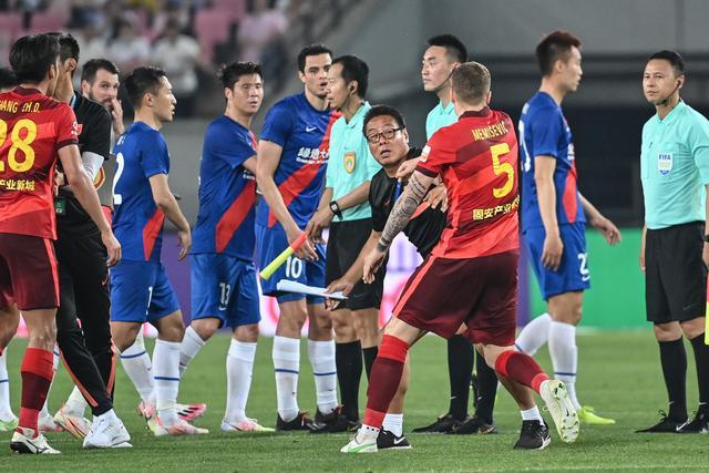 欧冠本菲卡前锋含冤停赛 皇马陷歧视风波难大胜